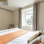 Old Bank House - Family & Friends Retreat With Hot Tub Available *