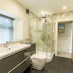 Old Bank House - Family & Friends Retreat With Hot Tub Available Holker