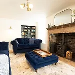 Old Bank House - Family & Friends Retreat With Hot Tub Available * Holker