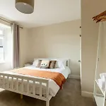 Old Bank House - Family & Friends Retreat With Hot Tub Available Holiday home *