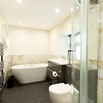 Old Bank House - Family & Friends Retreat With Hot Tub Available