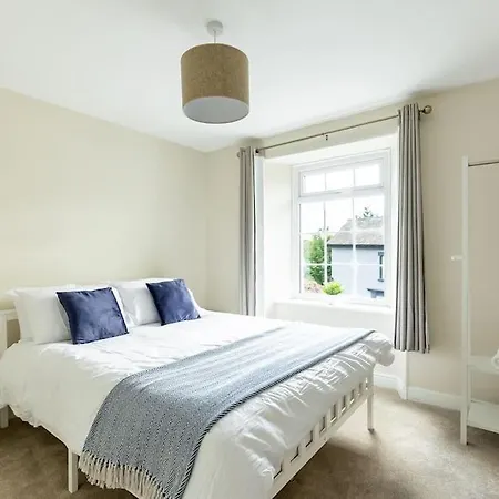 Old Bank House - Family & Friends Retreat With Hot Tub Available Holker