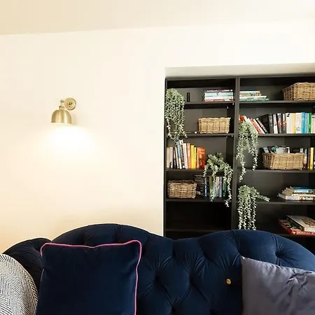 Old Bank House - Perfect Getaway For Friends & Families Ferienhaus *