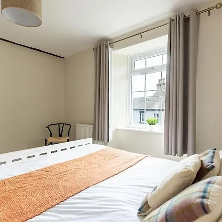 Old Bank House - Family & Friends Retreat With Hot Tub Available *