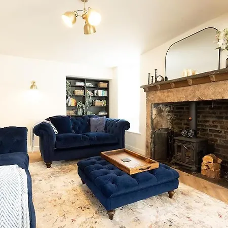 Old Bank House - Family & Friends Retreat With Hot Tub Available * Holker