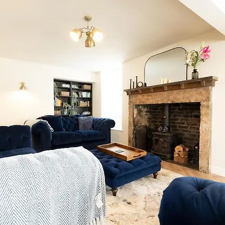 Old Bank House - Perfect Getaway For Friends & Families Ferienhaus