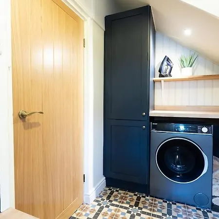 Old Bank House - Family & Friends Retreat With Hot Tub Available Holker