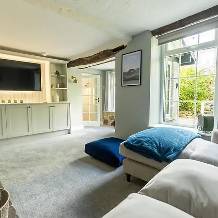 Old Bank House - Perfect Getaway For Friends & Families *