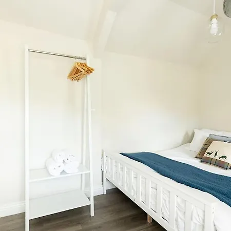 Old Bank House - Family & Friends Retreat With Hot Tub Available