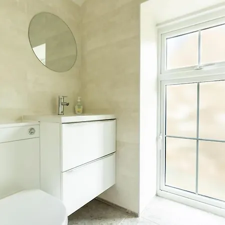 Old Bank House - Perfect Getaway For Friends & Families Ferienhaus *