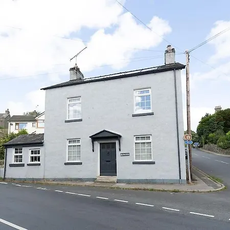 Old Bank House - Perfect Getaway For Friends & Families Holiday home