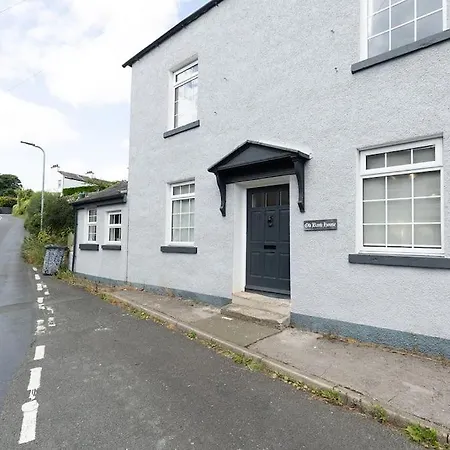 Old Bank House - Family & Friends Retreat With Hot Tub Available Holker