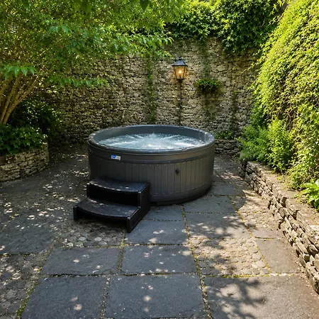 Old Bank House - Family & Friends Retreat With Hot Tub Available * Holker