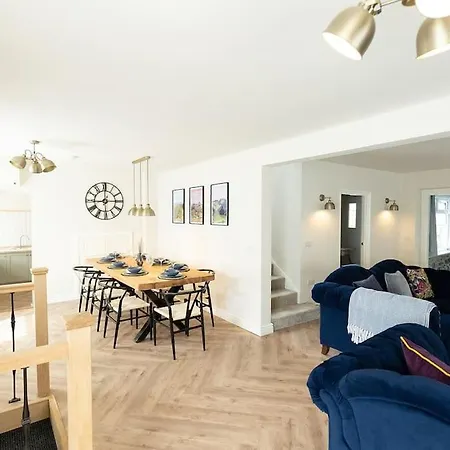 Old Bank House - Perfect Getaway For Friends & Families * Holker