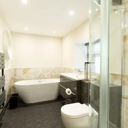 Old Bank House - Perfect Getaway For Friends & Families